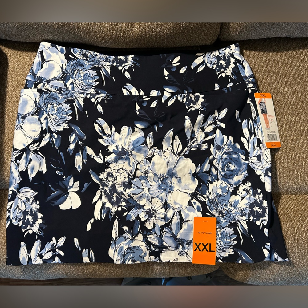 Floral Print skort in Blue and White